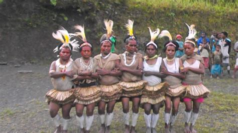 Tarian Adat Papua Pegunungan Bintang Oklip Youtube