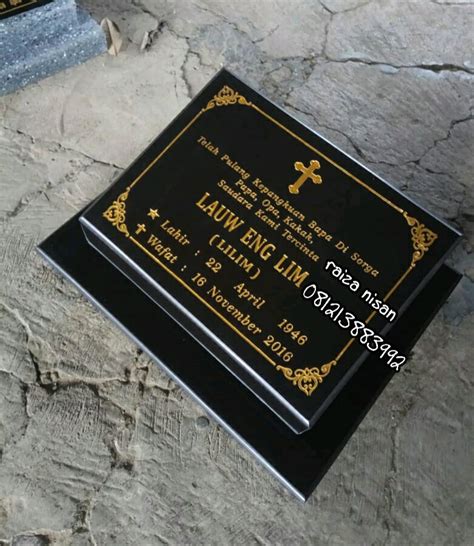 Kami bukan hanya memasarkan saja tapi juga memproduksi sendiri sehingga pastinya harga yang kami tawarkan jauh. Contoh Gambar Batu Nisan Kristen - AR Production
