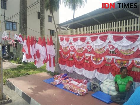 Contoh proposal diatas bisa digunakan sebagai referensi panitia yang ingin membuat proposal 17 agustusan khususnya untuk pemintaan dana. Spanduk 17 Agustus Terbaru Sekolah - gambar spanduk
