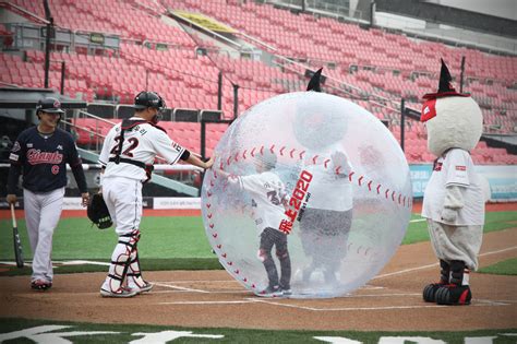 재밌는 장면만 편집해서 그렇지 모두 멋있는 선수들입니다!한국 야구(kbo) 많은 응원 부탁드려요~!댓글 출처: 미국팬 호기심 부른 코로나19 속 한국 야구