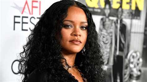 rihanna donates 2 1 million to help los angeles victims of domestic violence amid stay at home