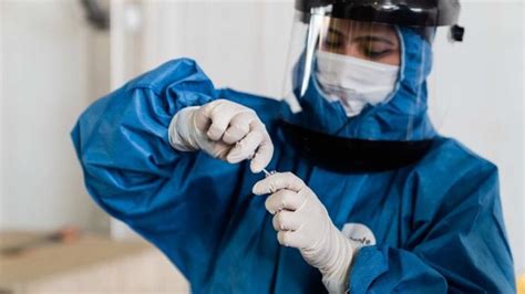 Victoria's coronavirus border with greater sydney criticised for 'double standards'. SA nurse who worked on the front line of Victoria's aged care coronavirus crisis tests positive ...