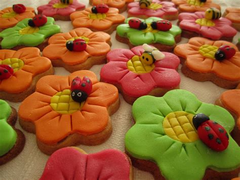 Ver más ideas sobre flores de fondant, flores de azúcar, flores de pasta de goma. Atrapazucar: Galletas de flores con fondant