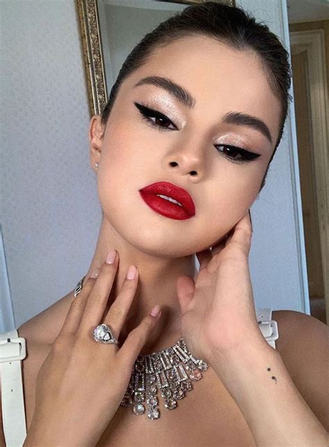 Selena Gomez Red Lipstick Look In 2020 Red Lipstick Makeup Red