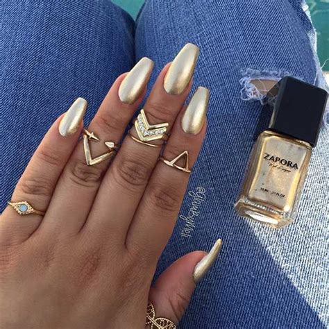 15 Gold Manicure That Are Too Irresistible