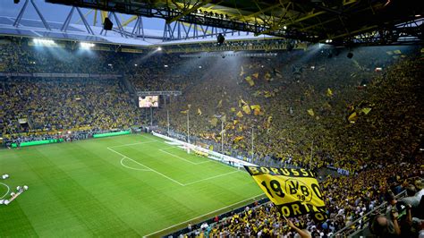 Borussia dortmund stars salute yellow wall following schalke victory despite it being empty with no fans in attendance. How the Yellow Wall became one of European football's most ...