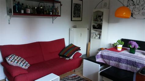 Tisch und stühle können hier platz finden. Gemütliche möblierte 2 Zimmer-Wohnung in Barmbek-Süd zur ...