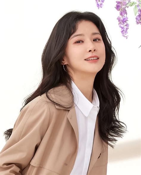 Lee bo young and kim seo hyung show their unique charms with contrasting dresses in new drama mine. Lee Bo young South korean actress 19 | DreamPirates