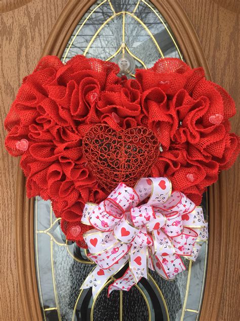 Heart Burlap Valentine Wreath | Valentine wreath, Valentine crafts, Valentine decorations