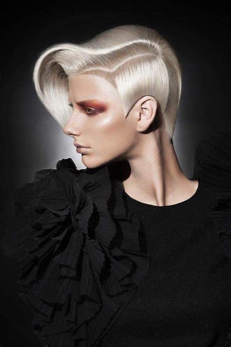 Sleek Geometry On Blonde Classic Hairstyles Bob Hairstyles Creative