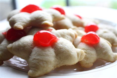With so many different christmas cookie recipes to choose if you're not short on time, freeze the cookies on their sheet for at least 30 minutes (it helps maintain their. Best 21 Christmas Cookies that Freeze Well - Best Diet and ...