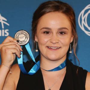 Aside from alex de minaur, ash barty is the fresh and fearless tennis champ australia is rooting for at this year's australian open. Ashleigh Barty - Bio, Facts, Wiki, Net Worth, Age, Height ...
