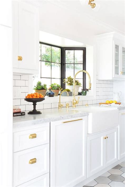 Traditional kitchen cabinets for a warm, homey feeling. Cup Pulls Design Ideas