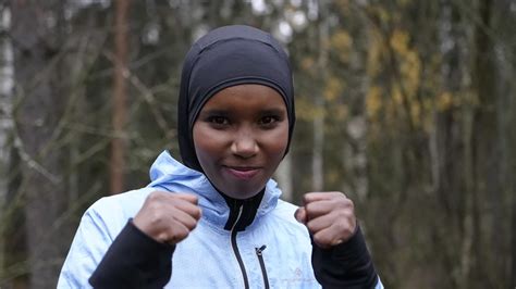 Naiimo Bulhan Ihmettelee Suomalaisten Suhtautumista Hijabin Käyttöön