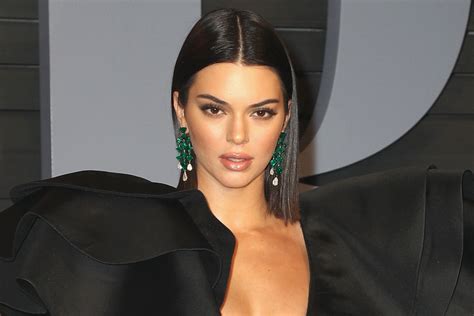 Kendall Jenner Says Shes Not Gay In Vogue Interview New Idea Magazine