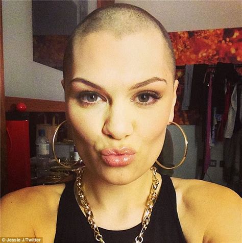 Jessie J Dyes Her Shorn Hair Blonde As She Turns 25 Daily Mail Online