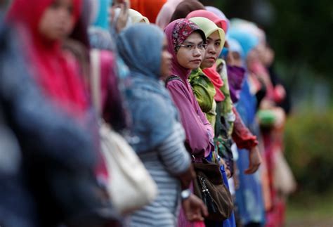 How do i call uk landlines from the us? Middle-Class Spending Curbs May Hit Malaysia's GDP Growth