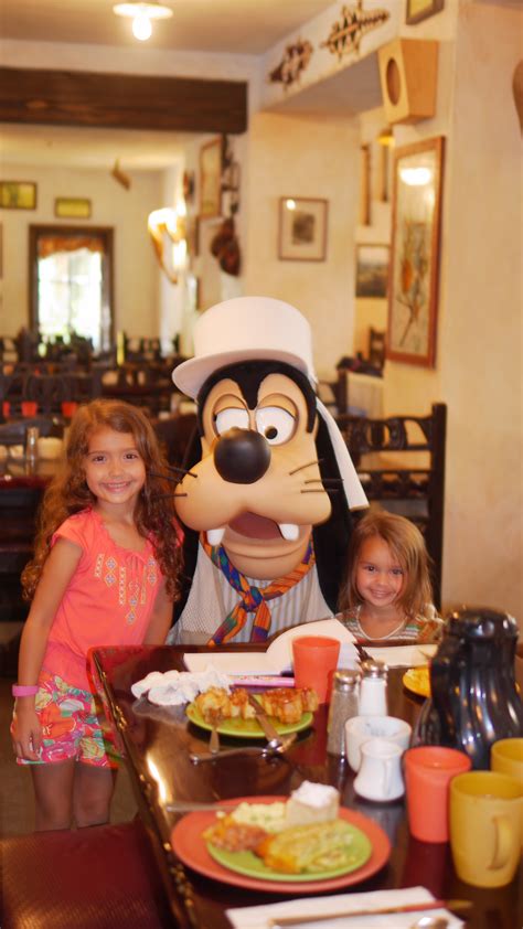 Ready to give your favorite disney world characters a huge hug? 3 Character Dining Experiences You Can't Miss At Walt ...
