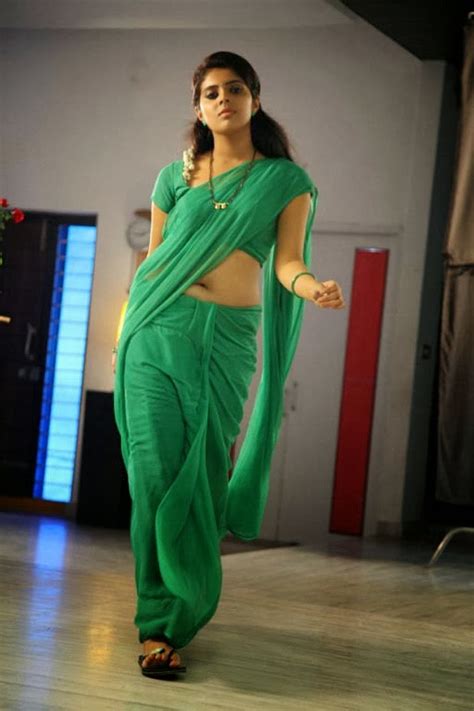 Actress Shravya Hot Spicy Navel Show In Green Saree ~ Actress Rare