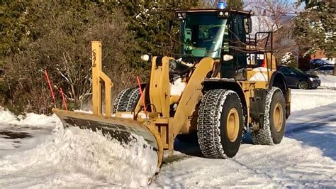 Snow Removal Cat 950m Plowing Snow With Wing Youtube