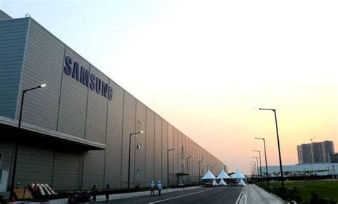 See how lg tv will fit your space. Samsung Sets Up World's Largest Mobile Phone Factory in India
