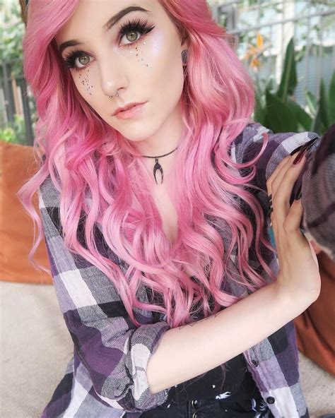Alex Dorame 🖤 Emo Scene Girls Dyed Hair Pastel Pink Hair Twist Braid Hairstyles Cool