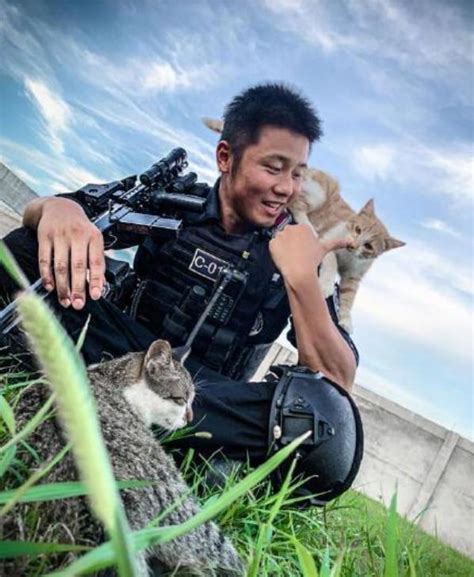 ลูกแมวจรจัดกลายเป็นเพื่อนร่วมฝึกอบรมกับตำรวจพิเศษ-CRI