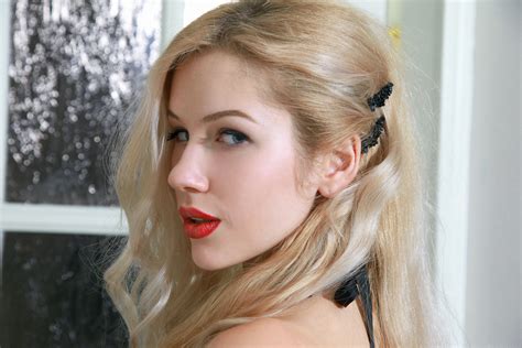 Obrázky na plochu ženy Marianna Merkulov blondínka červený rúž tvár Met Art x