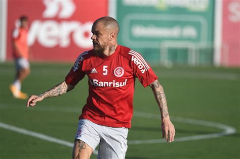 Colaboração para o uol, em são paulo. LIBERTADORES: Inter encara Boca Juniors no jogo de ida das ...