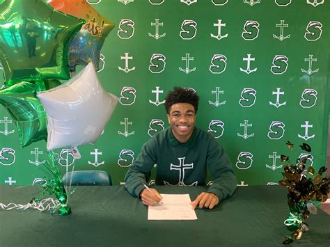 Southeastern Bound Mike Williams Holds Signing Event At Shaw Crescent
