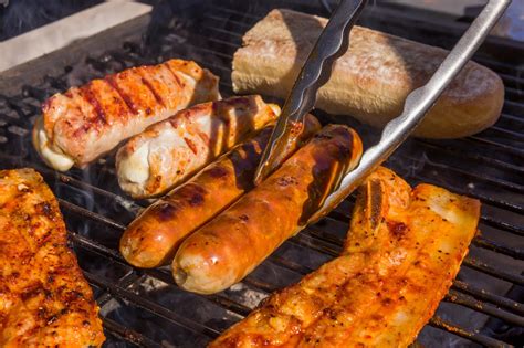 6 Smart Grilling Tips That Will Keep Your Summer Barbecue Safe