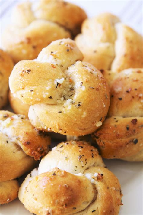Soft And Fluffy Garlic Knots Made In Under 30 Minutes Plus No Rising