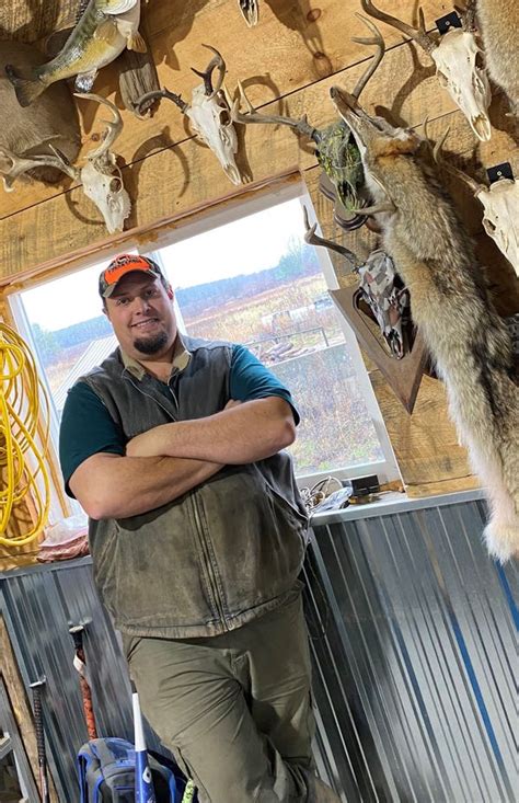 Custom Made Deer Stands Give Hunters Comfort In Wisconsins Woods
