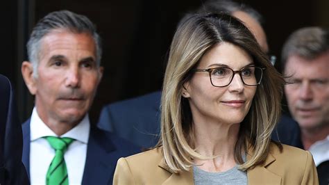 Lori Loughlin Begins Her 2 Month Prison Sentence For Role In College