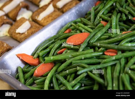 Healthy Fresh Steamed Green Beans And Carrots Stock Photo Alamy