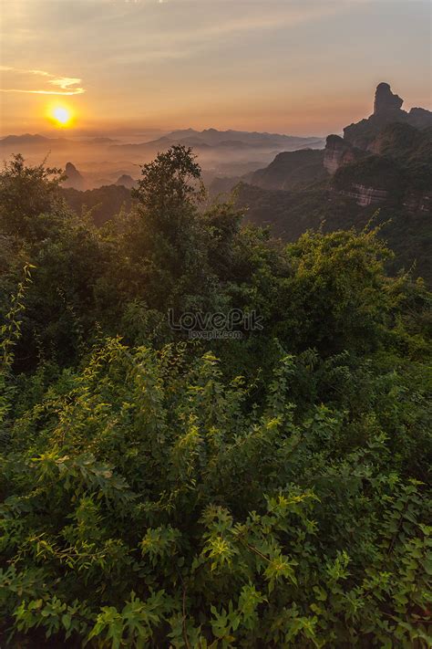 The Beautiful Scenery Of The Sunset Mountain In Mount Danxia Picture