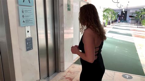 Esposa Sexy Y Cachonda Se Masturba En El Balcón Del Hotel En Playa De Las Américasand Tenerife
