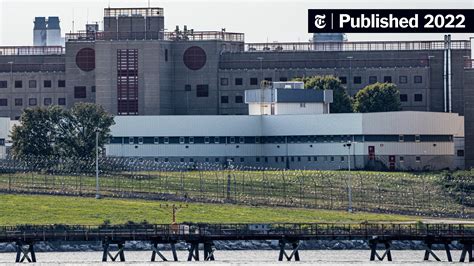 Man Held At Rikers Dies From Razor Wound After Guards Fail To Intervene