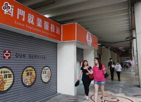Jun 22, 2021 · 勞動部即日起推出四大措施，以協助青年提升職能與儘速就業，渡過疫情難關，若學員全程參與產業新尖兵計畫，再加上學習獎勵金，最高可請領 19.6 萬元。 穩定就業6個月 即日起應屆畢業青年最高可領3萬元 - 生活 - 中時