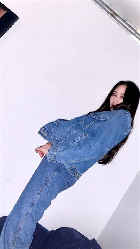 Pin By Suyeon G On Momoland Bell Bottom Jeans Bell Bottoms Fashion
