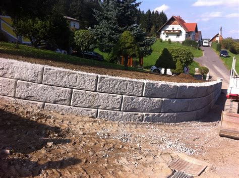 Sie verleiht ihrem garten eine. Garten Mit Natursteinmauer Pictures | Sonta Berry