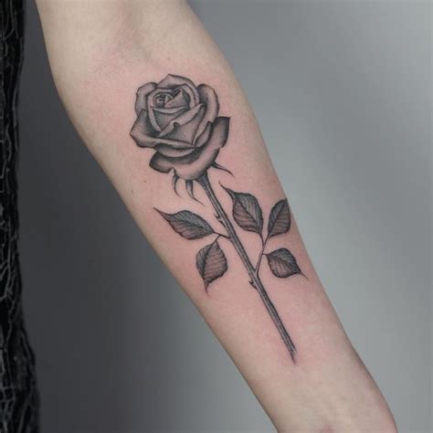 Lista 104 Foto Tatuajes De Nombres En El Brazo Con Rosas Alta