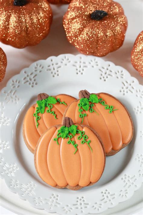 Video How To Decorate Pumpkin Cookies Sweetopia Iced Pumpkin