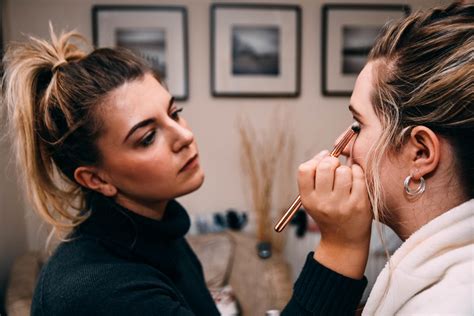 When And How To Choose A Makeup Artist Love With Fashion