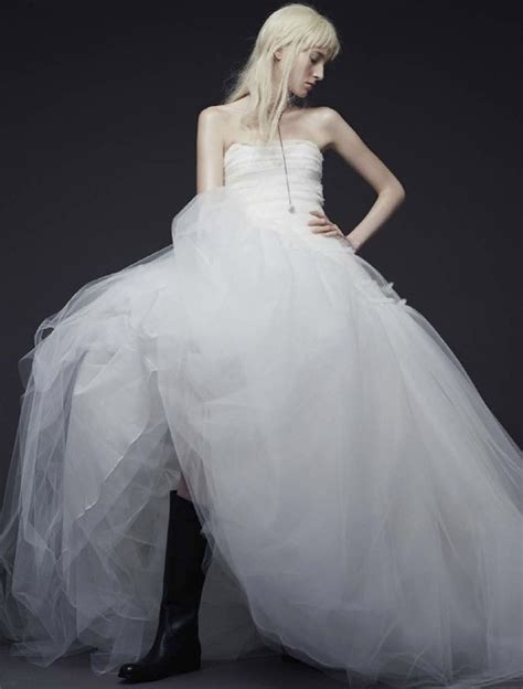 From haute couture gowns to simple, timeless silhouettes; This 100% Authentic, New Vera Wang Patricia 121915 ...