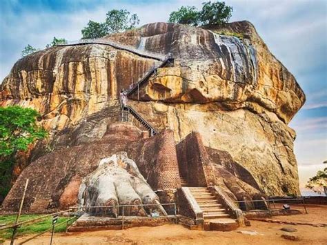 ️🖤👍🏾🌍😎 Sigiriya Or Sinhagiri Lion Rock Sinhala සීගිරිය Tamil
