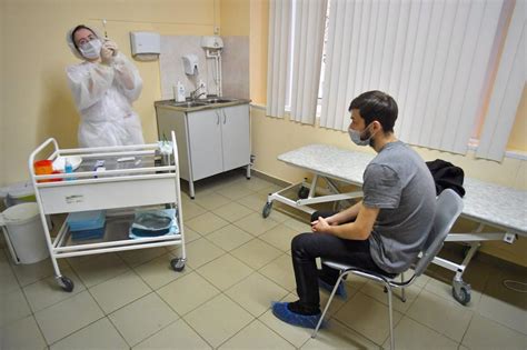 Por ello, las personas de 40 a 49 años, tendrán que registrarse en el sitio oficial de vacunación, como ha sido en los casos anteriores. Coronavirus | Moscú, capital de Rusia, abre docenas de ...