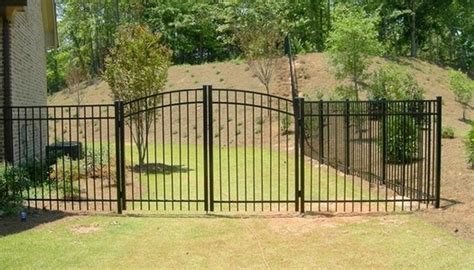 Discuss your plans with any neighbors whose property lies along the proposed fence line. Tampa Aluminum Fence Installation | Aluminum Fences