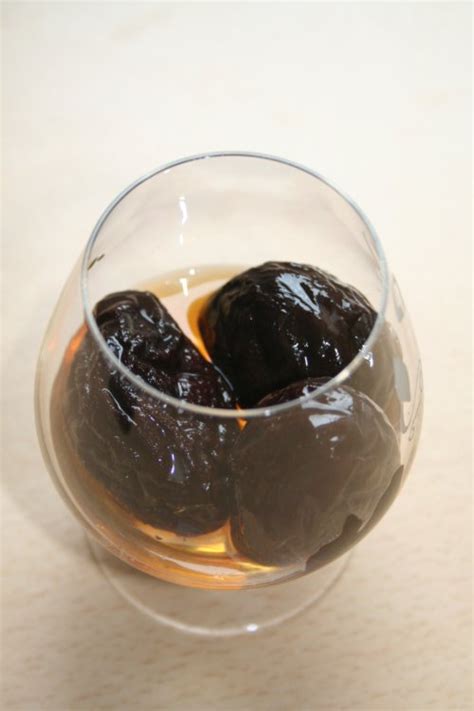Fais péter la recette Pruneaux à l eau de vie