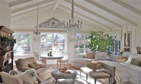 20 Vaulted Ceiling Ideas To Steal From Rustic To Futuristic Cottage